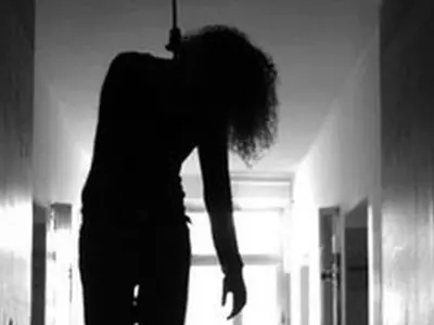 Kolkata Watches Woman Commits Suicide