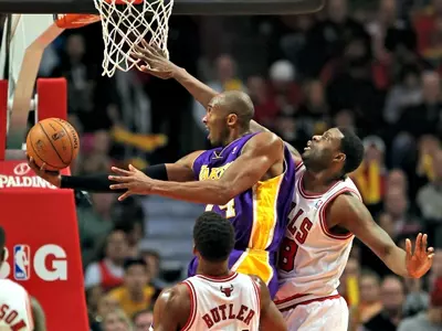 Slumping Lakers Blown Away by Bulls