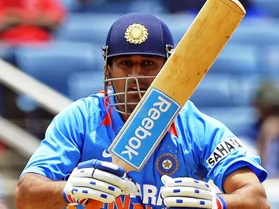 Captain Dhoni Wins Tri-Series for India