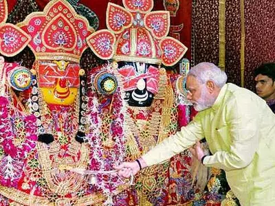 Narendra Modi performs puja of Lord Jagannath