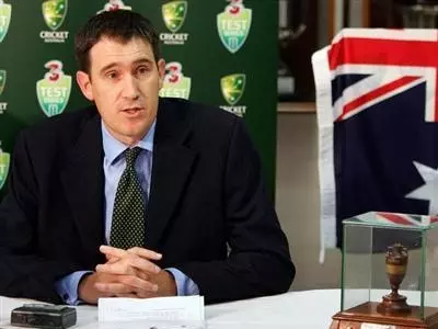 Cricket Australia Chief Executive Officer James Sutherland speaks next to a replica of the Ashes urn during a media conference in Perth, Australia, December 15, 2005.  Credit: Reuters/David Gray/Files