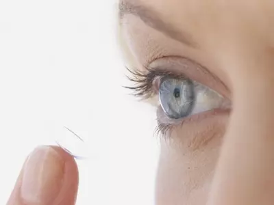 Contact lens wearers at risk of going blind