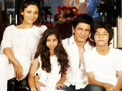 शाहरुख खान परिवार के साथ