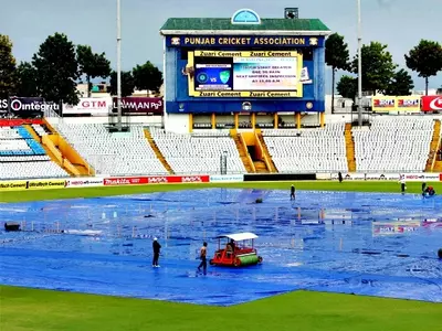 3rd Test, Day 1: Play Called Off Due to Rain