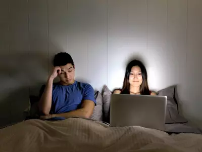 Men Whine and Women Gossip Online