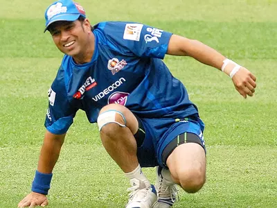 Sachin has sprained left hand: Mumbai