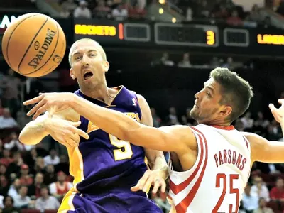 Blake Lifts Lakers Over Houston Rockets