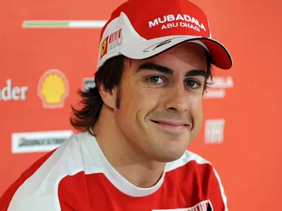 Alonso Brushes Off McLaren Interest