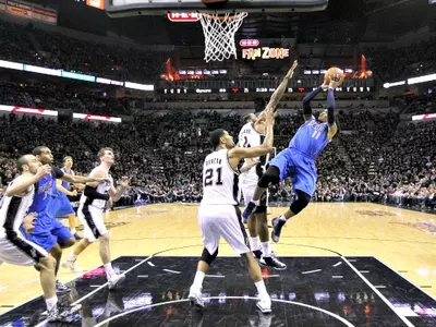 Spurs Subdue Dallas in Playoff Opener