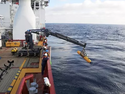 Robot Sub Makes First Complete Search