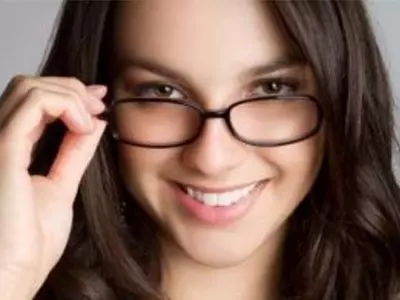 Make-Up Tips for Women With Glasses
