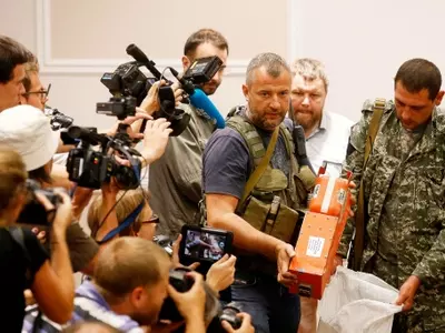 Flight MH17: Ukraine Separatists Hand Over Bodies, Black Boxes to Malaysian Experts