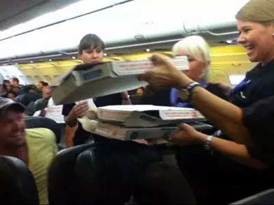 Pilot Buys Pizza For Whole Plane!