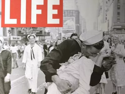 US Sailor In Iconic WWII Kissing Pic Dies