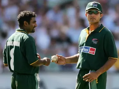 Pakistani fast-bowling legend Waqar Younis and retired Sri Lankan spin wizard Muttiah Muralitharan were appointed as bowling consultants for a Cricket Association of Bengal coaching programme beginning March 15 for a three-year contract.