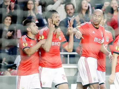Benfica Survive Scare to Reach Last Eight