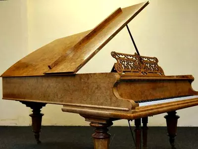 Beatles' 'Yesterday' Piano to be Auctioned