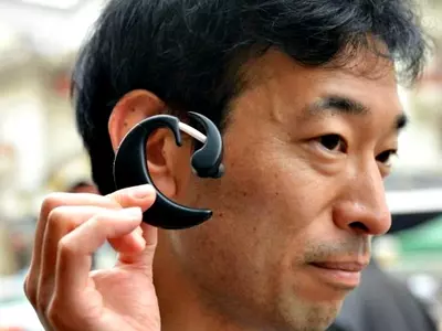 Researchers Testing 17Gm 'In-Ear Computer'