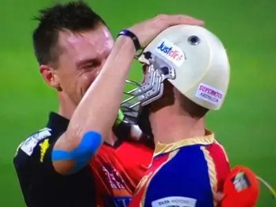 Dale Steyn (left) hugs his compatriot AB de Villiers after Royal Challengers Bangalore beat the Sunrisers Hyderabad by 5 wickets.