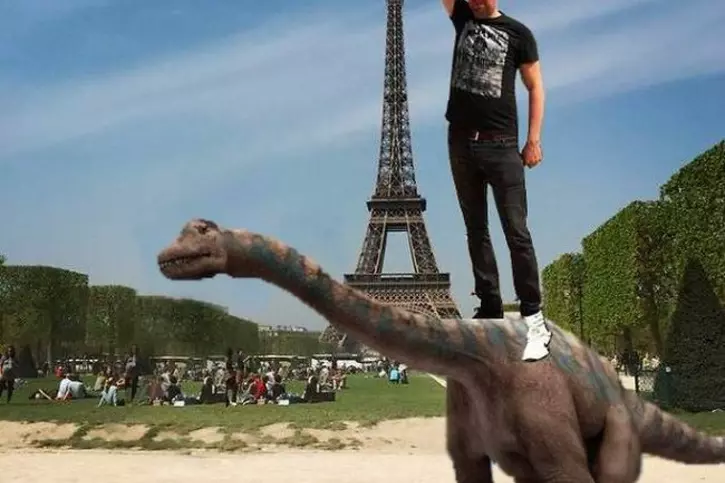 Man Asks People To Photoshop Eiffel Tower Under His Finger, Gets