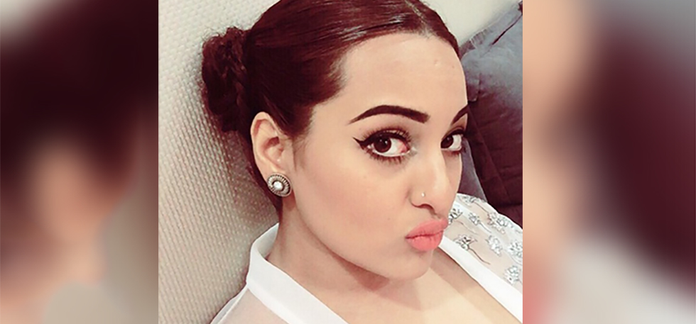 18 Pictures That Prove Sonakshi Sinha Is The Unbeatable Selfie Queen Of 