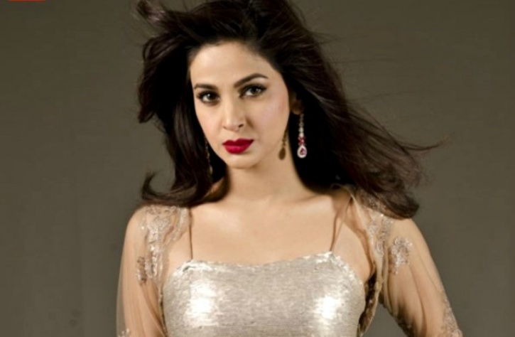 Pakistani Actress Saba Qamar Is Set To Make Her Bollywood -4497