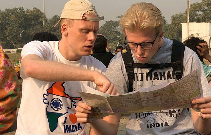 2-foreigners-in-bollywood-come-to-delhi-s-connaught-place-and-find-it