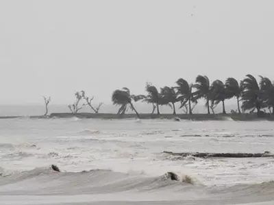 Heavy Rain Lashes Parts Of Tamil Nadu, As Cyclonic Storm Expected To Hit Chennai By Aftrenoon