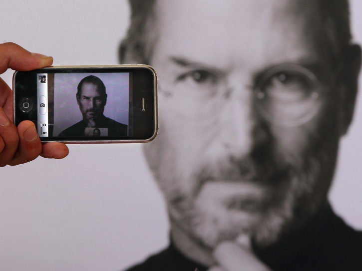 U.S Politician Says Steve Jobs Didn't Invent The iPhone, Federal ...