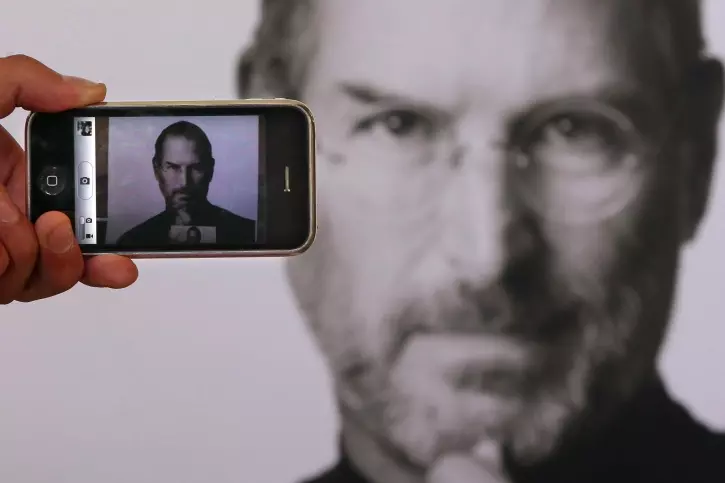 U.S Politician Says Steve Jobs Didn't Invent The iPhone, Federal ...