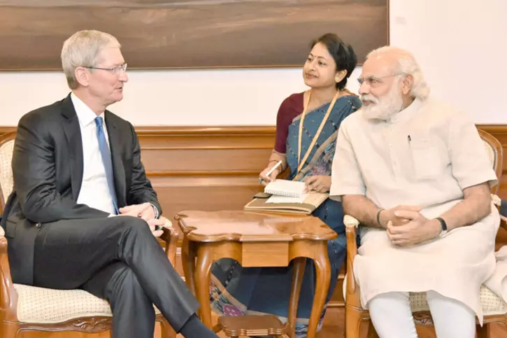 Tim Cook Meets Narendra Modi, Discusses Apple's Make In India Plans