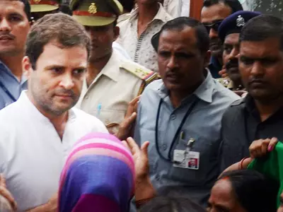 Women Force Rahul Gandhi To Step Out Of His Car And Listen To Their Protests In Amethi