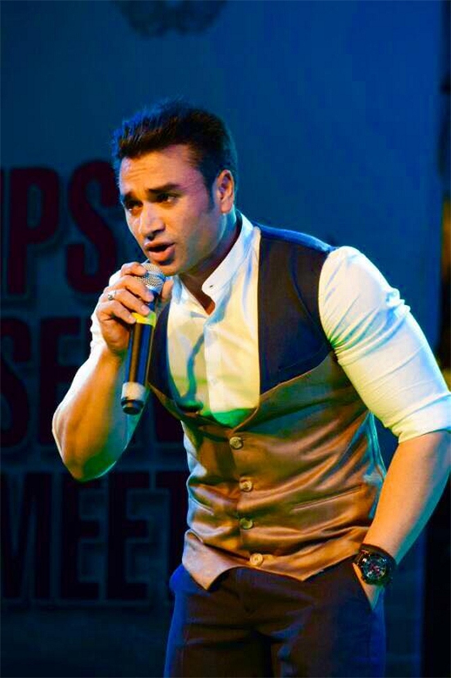 This Handsome Ips Officer Is Giving Bollywood Actors A Run For Their Money To be an ips officer is the dream of millions in the country. this handsome ips officer is giving