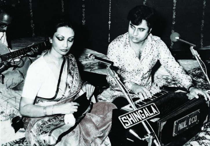 This Retro Video Of Jagjit Singh And His Wife Chitra Singing 'Punjabi ...