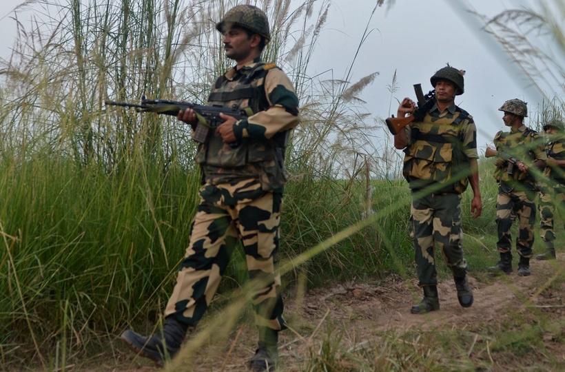 Indian Army: ET Explains: Why the Indian Army doesn't want police personnel  to wear camouflage - The Economic Times