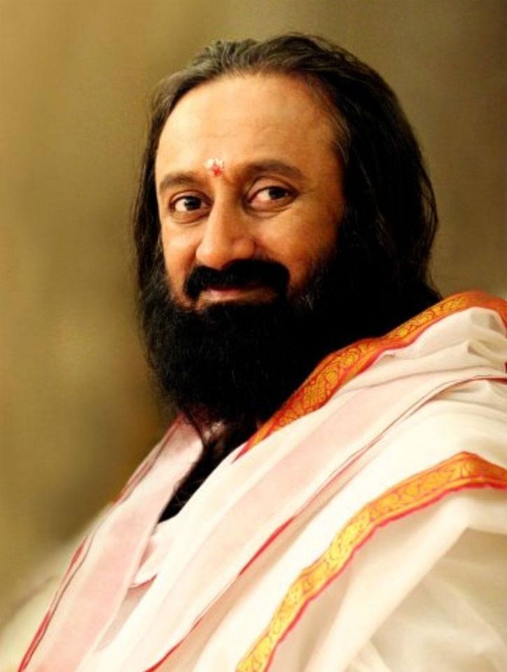 Sonam Kapoor & Alia Bhatt Give A Thumbs Down To Sri Sri Ravi Shankar’s Remark On Homosexuality