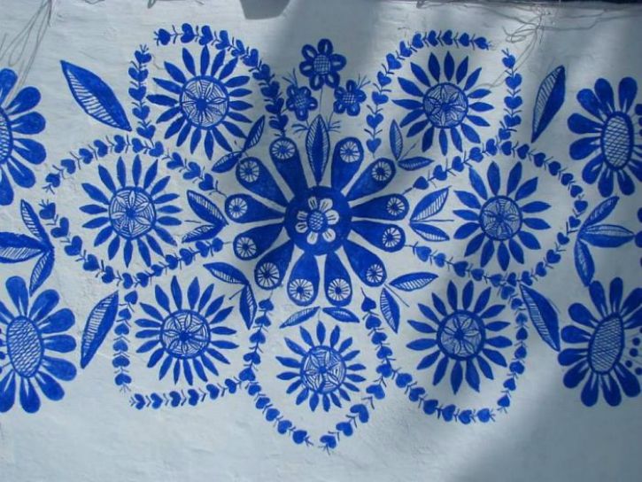 Anezka (Agnes) Kasparkova, formerly an agriculture worker, picked up the painting as a hobby due to joy she got out of creating the intricate floral patterns, inspired by Moravian (southern Czech) artwork. Little did she know that her artwork would win her local and global admirers. She claims that does it purely for pleasure and wants to help in the best way she can. As a resident of Louka, Czech Republic, Kasparkova is aiming to make her hometown just as pleasing to the eye as the images of a little Polish village that went viral where everything was covered in colourful floral paintings. She is proof that age is just a number if you follow your passion.