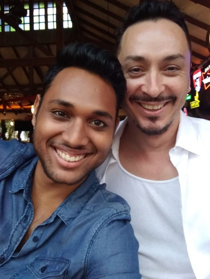γκέι dating Ινδία Πώς μπορώ να συνδέσω ένα ραδιόφωνο αυτοκινήτου στο σπίτι μου