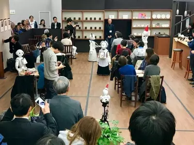 Japan robot cafe