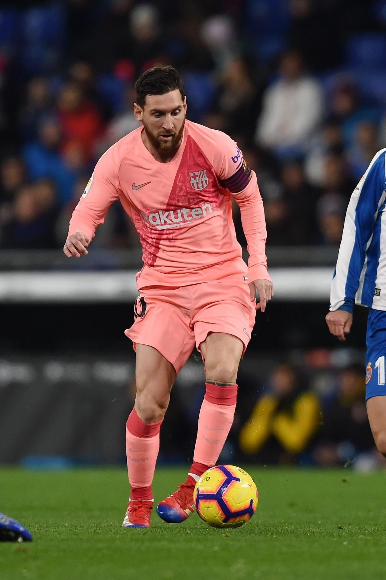 messi in pink jersey
