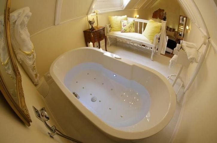 Soon There Ll Be No Bath Tubs In 5 Star Hotel Rooms As Most