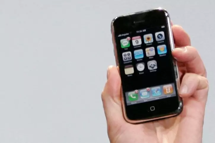 11 Years Ago, Steve Jobs Unveiled Apple's 1st iPhone & Gave Birth To ...