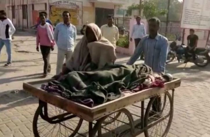 No Ambulance For Poor, Man Carries Wifes Body On Handcart For 5Km