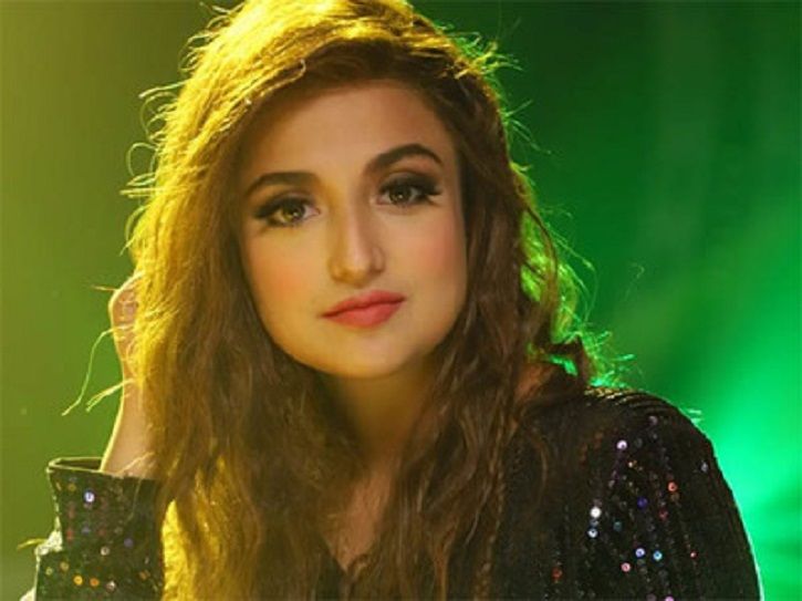 Singer Monali Thakur Is Looking Forward To Her Mega Bollywood Debut As ...