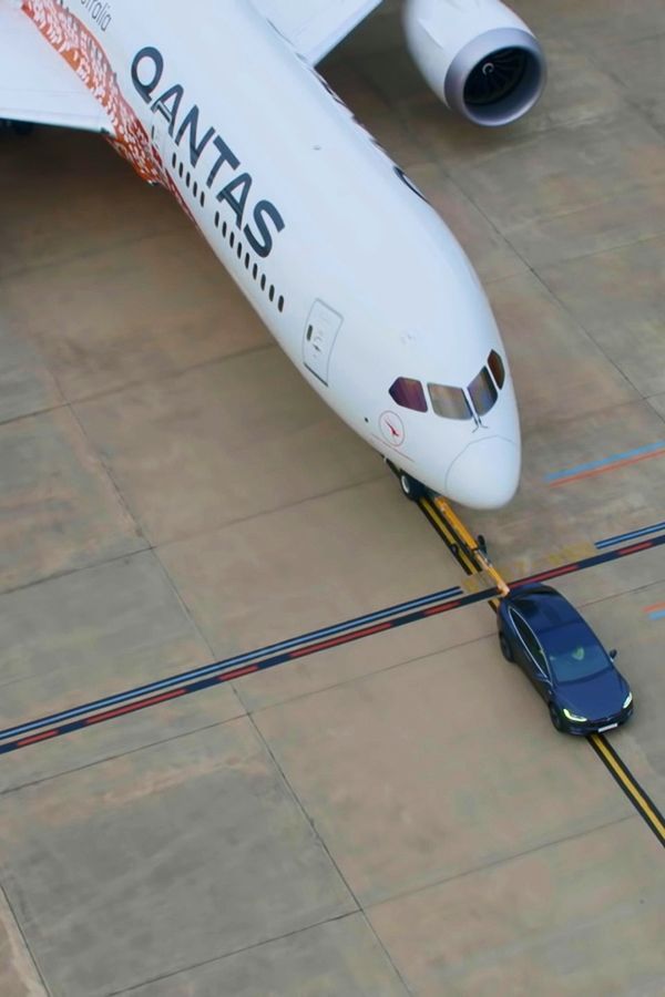 Watch A Tesla Model X Electric Suv Tow A Boeing 787 9