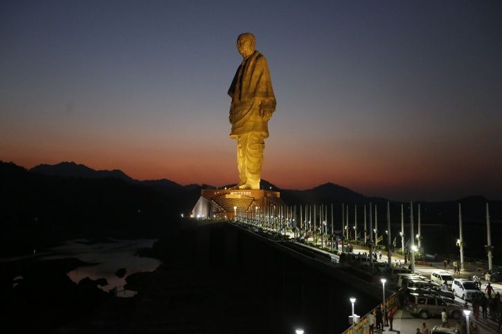 statue_of_unity_1541916284_725x725.jpg