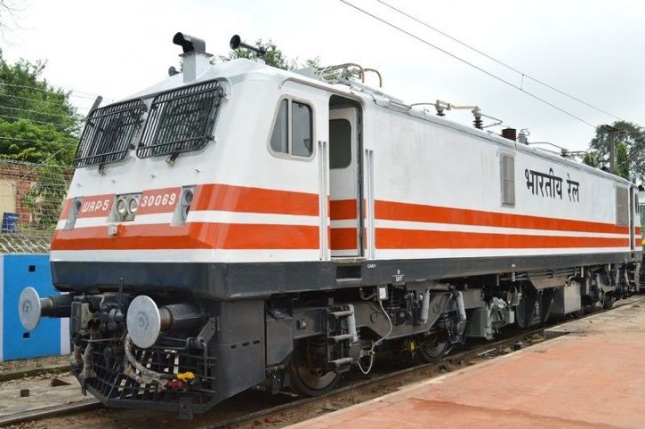 You Will Soon Enjoy Train Travel At 200 Kmph Thanks To This Made In India Electric Locomotive