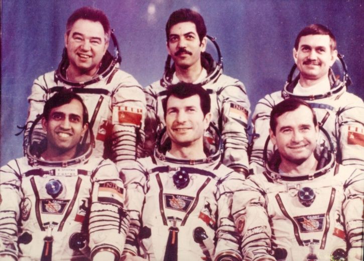 Shah Rukh To Star In Film Based On Astronaut Rakesh Sharma, The First Indian To Go To Space