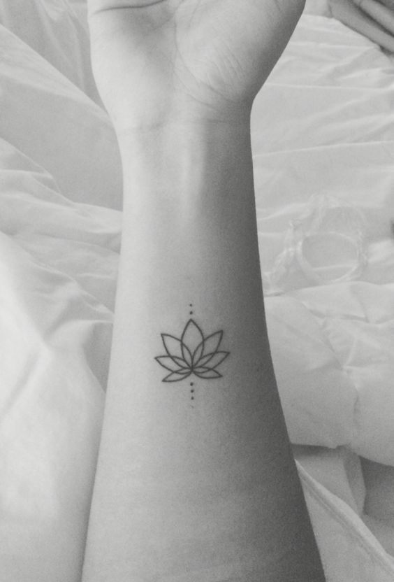 11 Meaningful Tattoos That Ll Remind You To Never Give Up Keep Moving Forward In Life