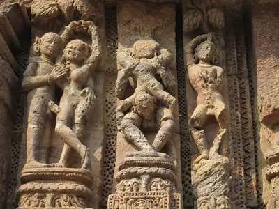 भारत के 14 मंदिर, जहां प्रसाद के अलावा भी बहुत कुछ मिलता है